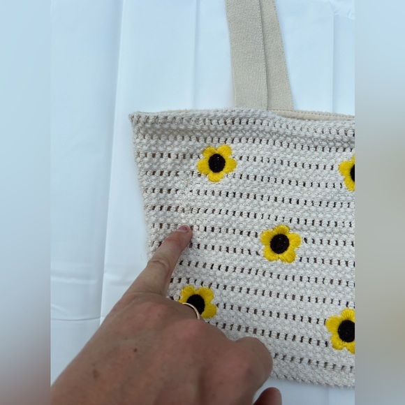 ZARA Crocheted Embroidered  Top Bloggers Favourite flower daisy size M - Picture 10 of 10